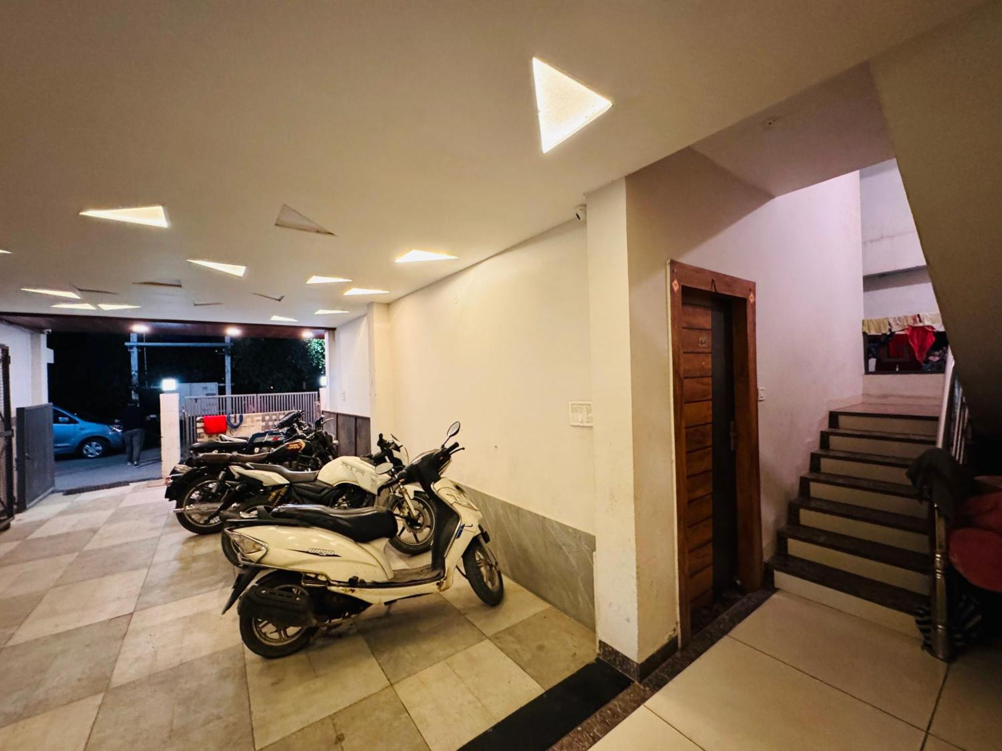 Home Escape 1Bhk Apartment Near Bombay Hospital Indore Eksteriør billede